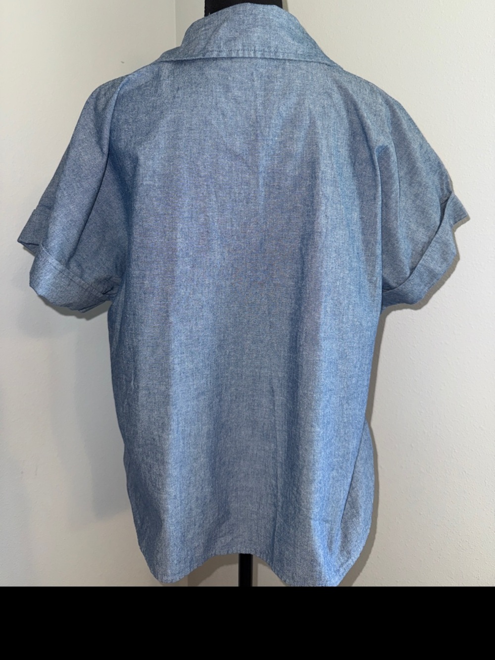 Banana Republic Chambray V-Neck Short Sleeve Top - Light Blue - Picture 2 of 5